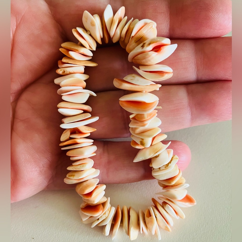 Vintage Pink Puka Shell Bracelet from the 70’s stretch